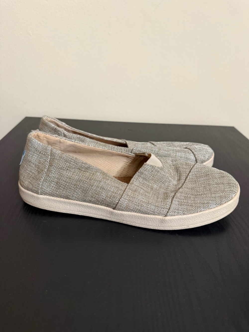 TOMS SIZE 9.5 BEIGE LINEN CANVAS SLIP ON ROUND TOE COMFORT WALKING SHOES AVALON - Picture 3 of 7